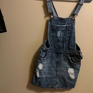 Nice overalls dress worn 1 true to size medium!